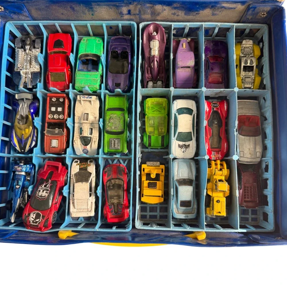 Vintage Tara Toy Corp 48 Car Case Vinyl Carrier with 22 Die Cast Cars No. 20300
